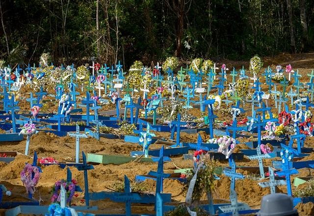 Brasil ultrapassa marca de 550 mil mortes provocadas pela covid-19