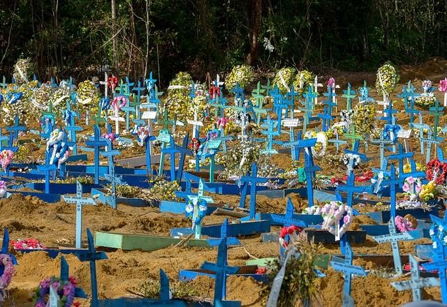 Brasil se aproxima de 575 mil mortes causadas pela covid-19