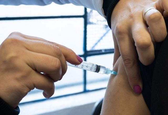 Imagem da noticia Anvisa recomenda que São Paulo reavalie intervalo da dose de reforço
