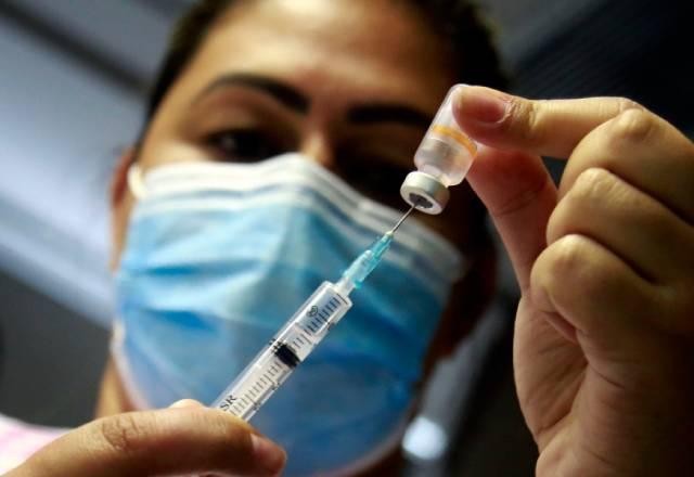 Imagem da noticia Secretaria de Saúde investiga irregularidades na vacinação no Rio