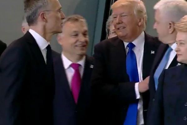 Presidente Donald Trump embarca para a Ásia 