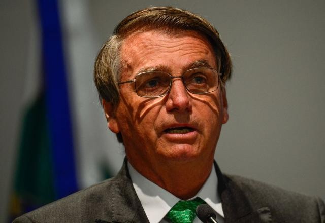 Imagem da noticia Bolsonaro provoca Doria e faz piada com abertura de cratera em SP