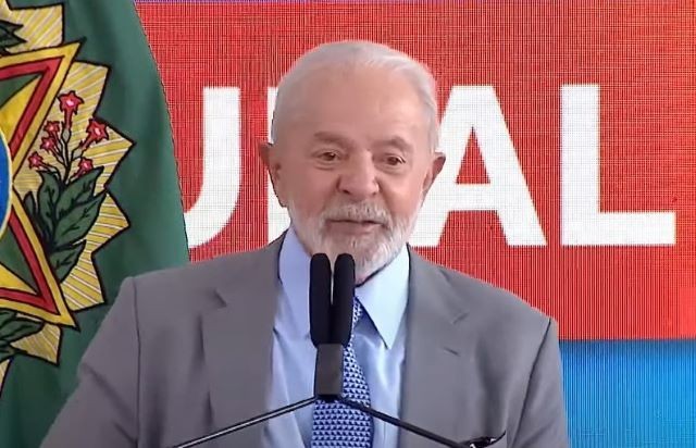 Imagem da noticia Lula exalta Minha Casa, Minha Vida e diz que programa habitacional de Bolsonaro foi uma "mentira"