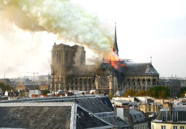 Imagem da noticia Presidente da França fala sobre incêndio na Catedral de Notre-Dame