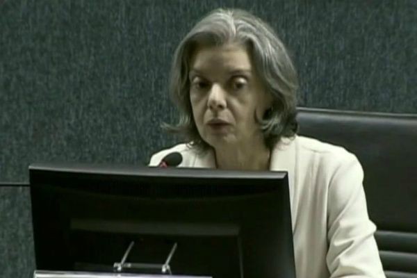 Presidente do STF rebate críticas de Renan e exige respeito aos juízes do Brasil