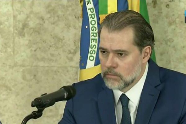Presidente do STF rebate críticas de Bolsonaro sobre fraude na eleição