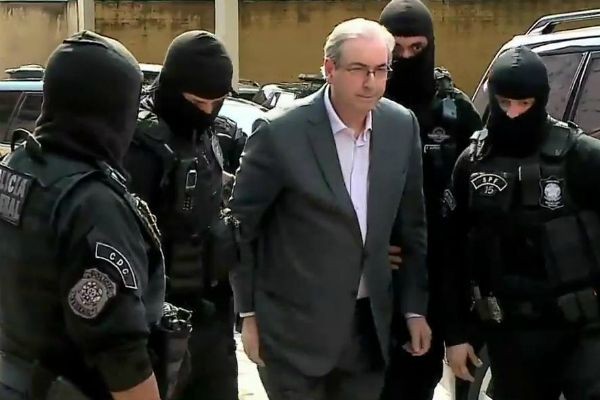 Preso em Curitiba, Eduardo Cunha faz exame de corpo de delito