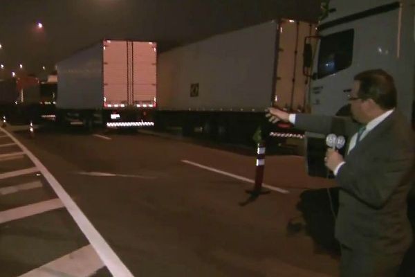 Imagem da noticia Primeiro Impacto acompanha protesto de caminhoneiros na Régis Bittencourt