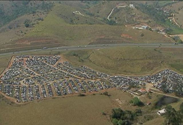 Primeiro Impacto desvenda mistério sobre "cemitério de carros abandonados" em São Paulo 