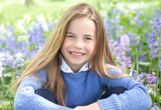 Imagem da noticia Família Real Britânica divulga novas fotos da Princesa Charlotte