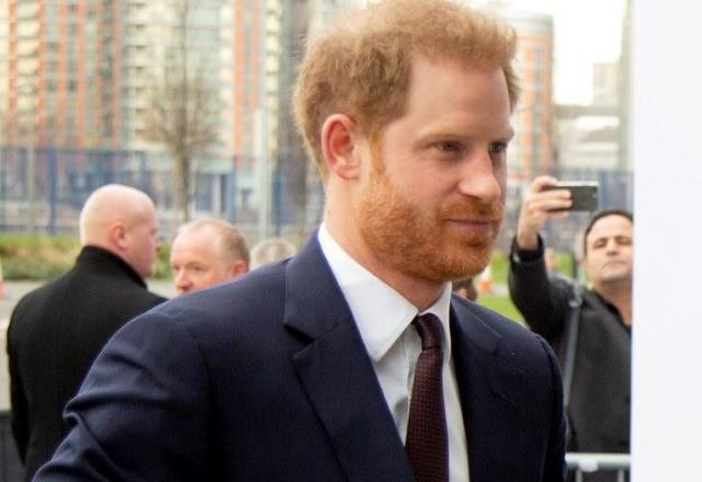 Imagem da noticia Príncipe Harry irá à coroação do pai, mas sem Meghan