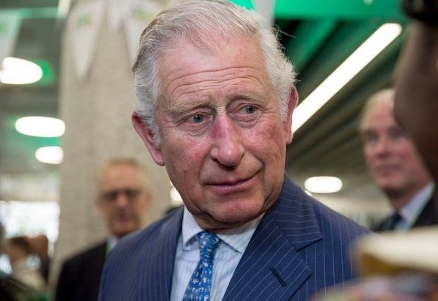 Príncipe Charles testa positivo para covid pela segunda vez