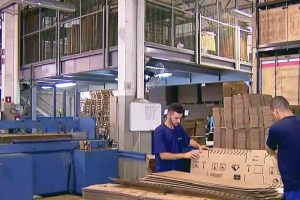 Imagem da noticia Produção da indústria nacional cai 0,3% em agosto, segundo IBGE