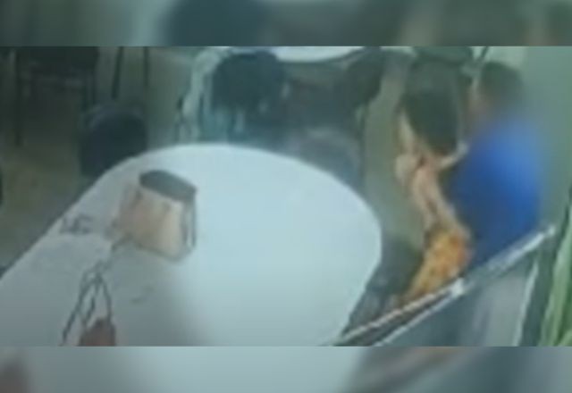 Imagem da noticia VÍDEO: professora desarma aluno após ser feita refém com faca no pescoço dentro de sala de aula