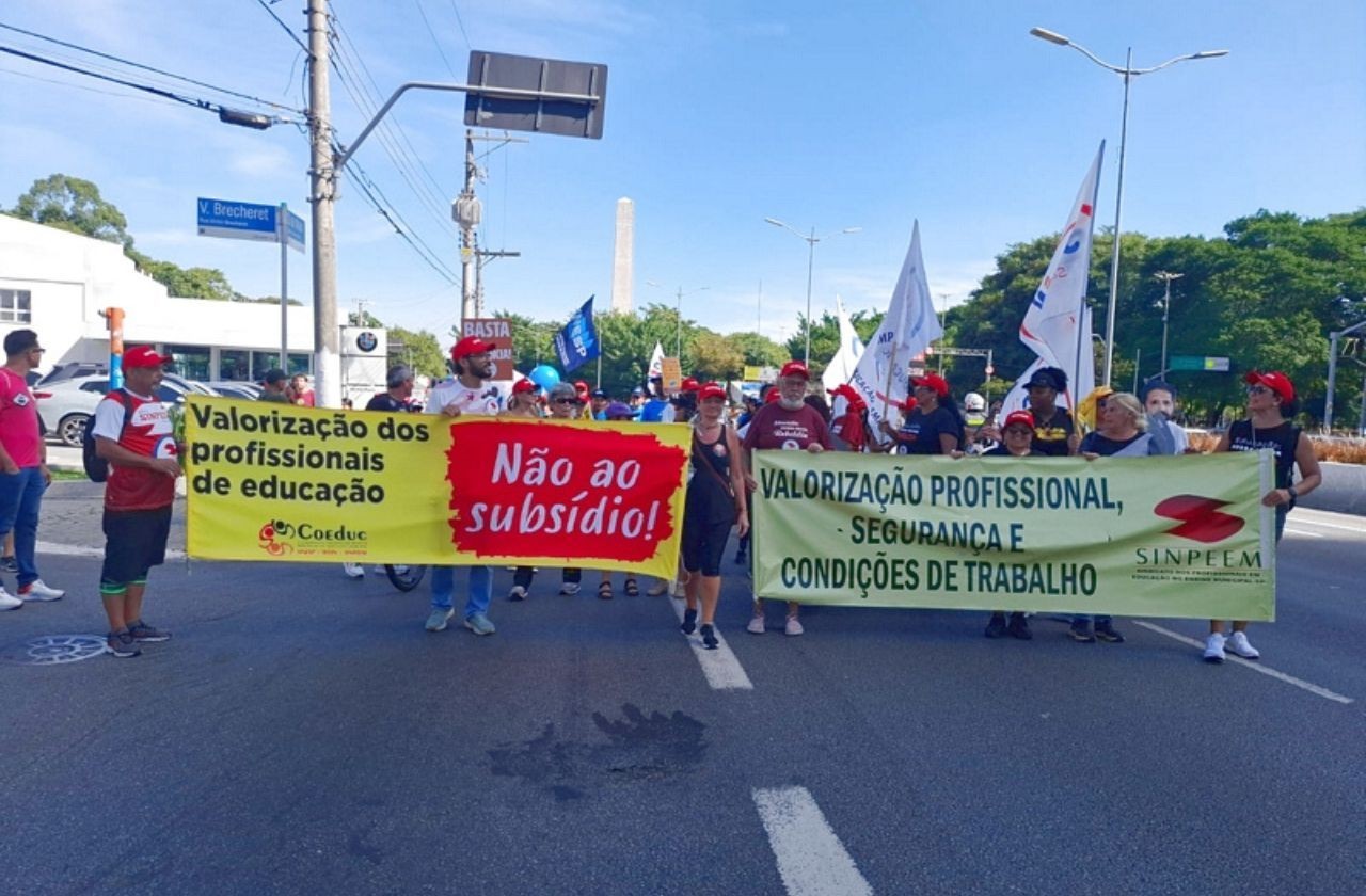 Imagem da noticia Professores da rede municipal de SP mantêm greve após rejeitar reajuste 