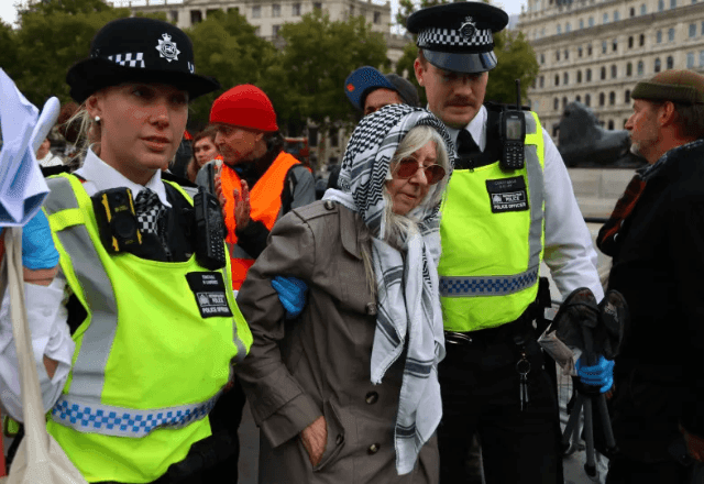 Imagem da noticia Polícia de Londres prende ao menos 442 pessoas em protesto pró-Palestina após ataque em sinagoga 