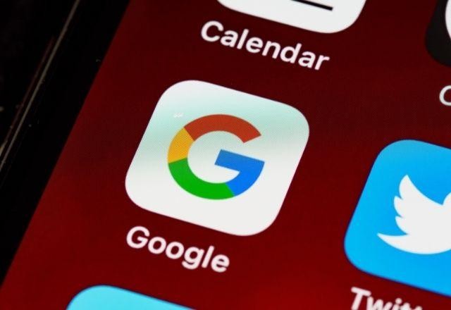 Justiça russa multa Google e Meta por não remover conteúdos proibidos