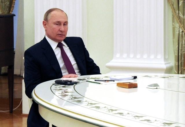 Putin e chanceler da Alemanha se encontram em Moscou