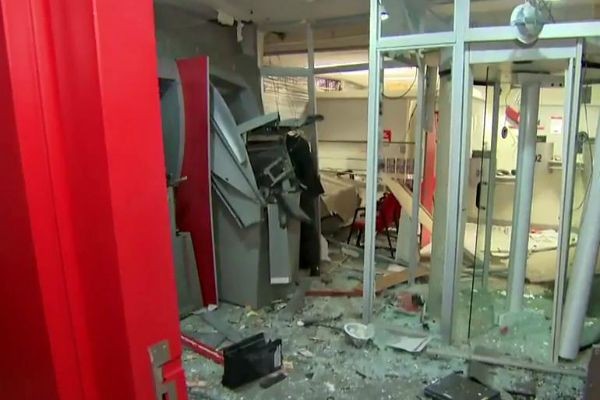 Imagem da noticia Quadrilha explode caixas eletrônicos dentro da Prefeitura de São Roque