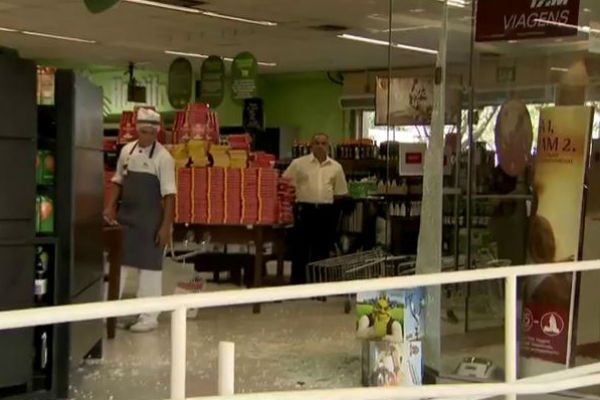 Imagem da noticia Quadrilha invade supermercado e faz reféns em São Paulo