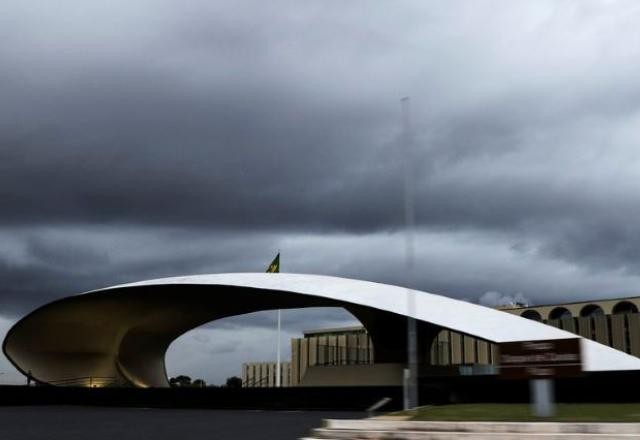 Imagem da noticia CGU determina que o Exército divulgue nomes de lobistas de armas
