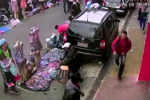 Quatro pessoas são baleadas por bandido em fuga em São Paulo 