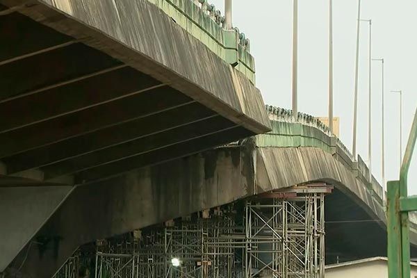 Queda de viaduto complica fim de feriado dos paulistanos