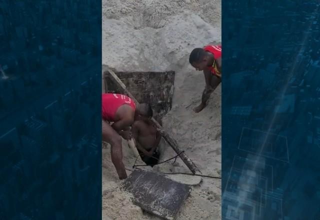 RJ: homem fica soterrado ao tentar cavar poço na praia de Copacabana