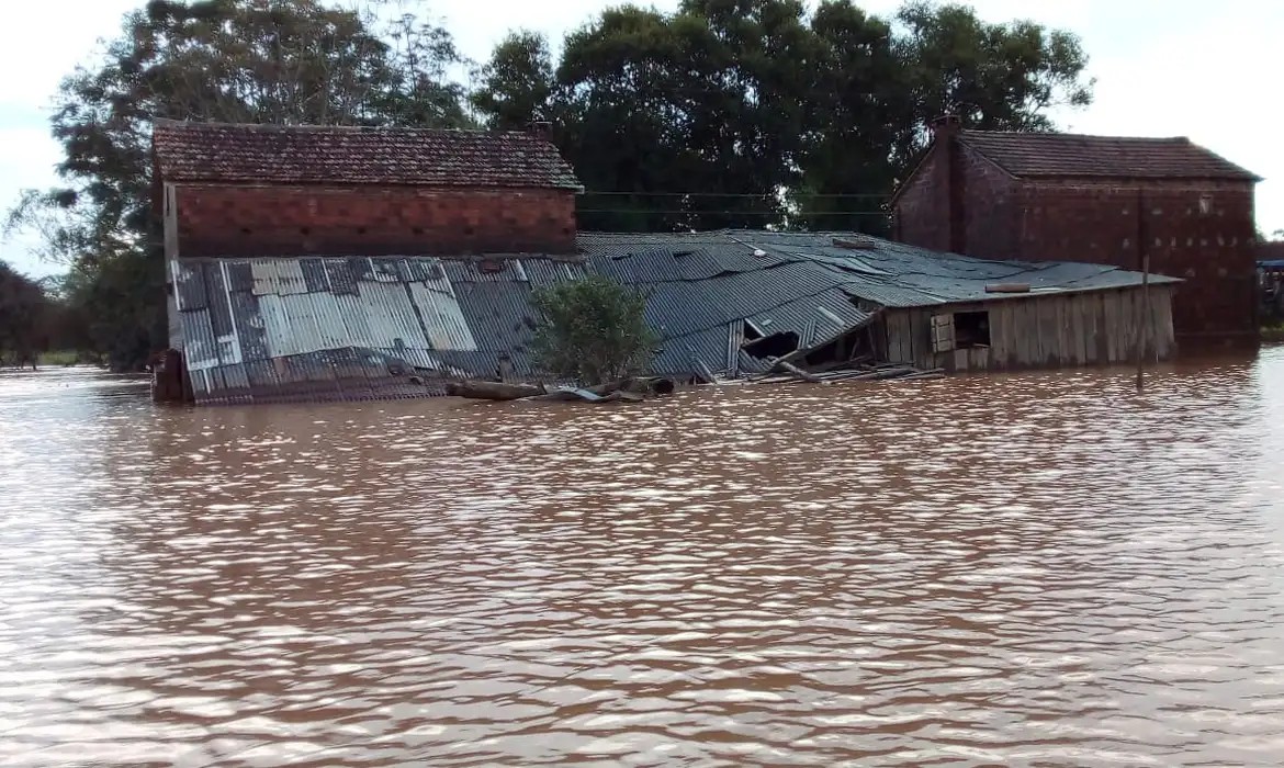 Imagem da noticia Pescadores de Pelotas lamentam perdas pelas chuvas: “Imensidão horrível de água”