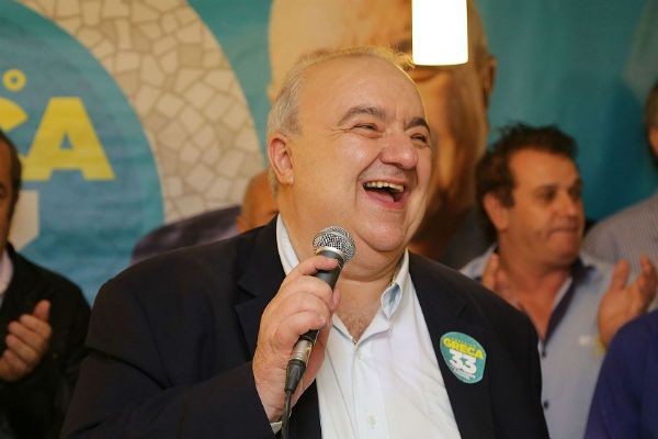 Rafael Greca é eleito prefeito de Curitiba