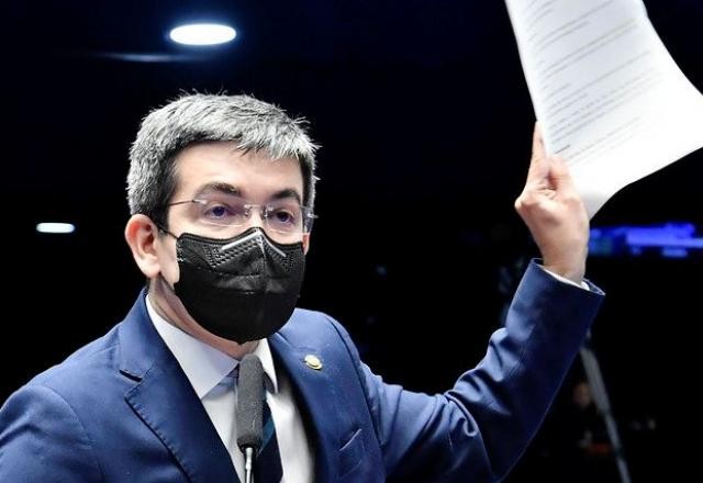 Imagem da noticia Randolfe apresenta notícia-crime contra Bolsonaro