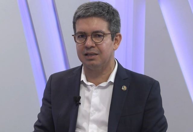 Imagem da noticia Randolfe diz que "poder moderador" das Forças Armadas "nunca existiu": "Obra do bolsonarismo"