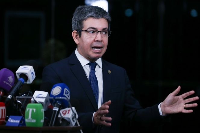 Imagem da noticia “Não buscamos tapetão”, diz Randolfe Rodrigues sobre derrotas do governo no Congresso