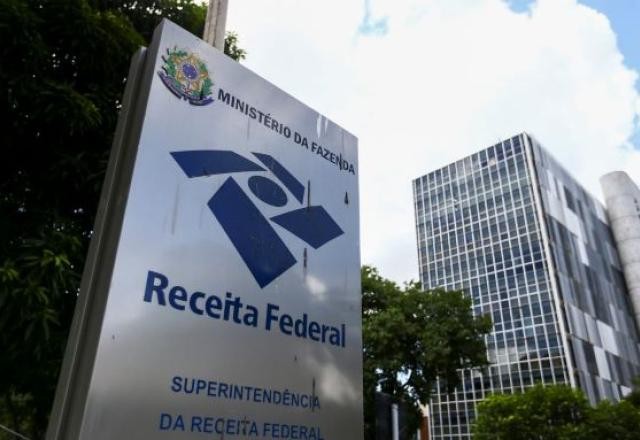 Imagem da noticia Receita Federal pede que MPF apure caso de joias trazidas por governo Bolsonaro