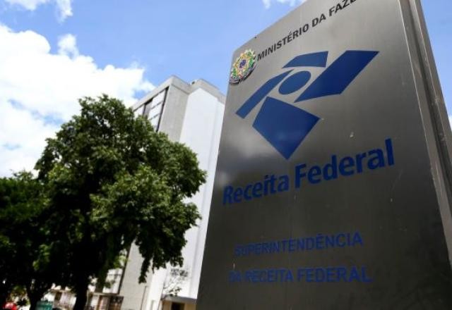 Debandada: 500 chefes devem sair da Receita após reajuste para policiais