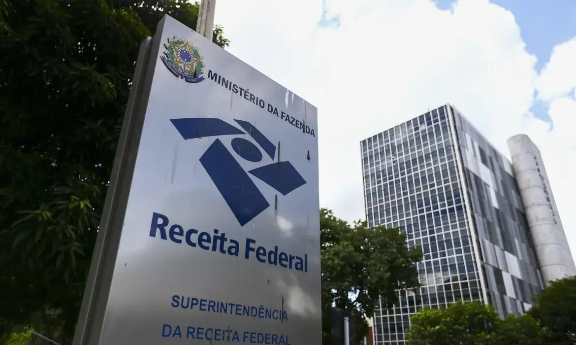Imagem da noticia Receita suspende isenção fiscal a líderes religiosos concedida no governo Bolsonaro