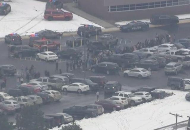 Imagem da noticia Estudante mata 3 e deixa 8 feridos graves em escola nos Estados Unidos