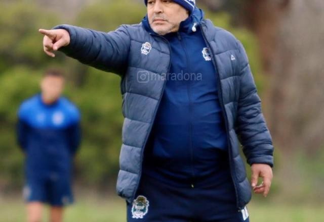 Imagem da noticia Personalidades lamentam morte de Maradona