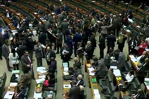 Imagem da noticia  Reforma visa mudar sistema de aposentadoria de parlamentares