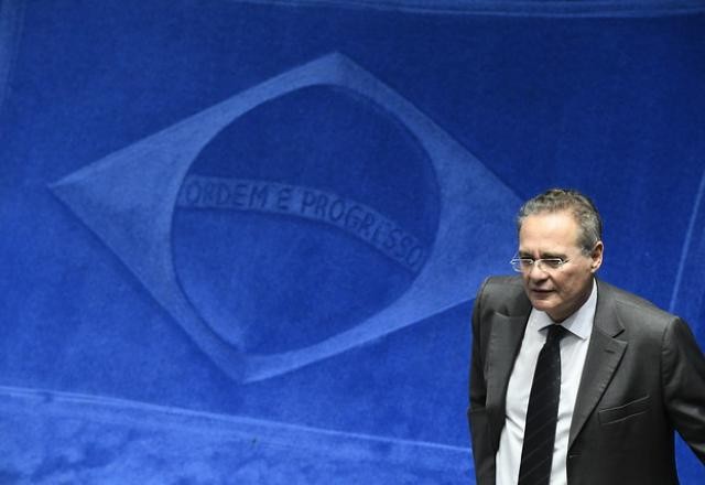 Renan diz que vai recorrer de liminar "orquestrada" por Bolsonaro