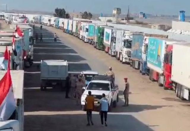 Imagem da noticia Comboio de caminhões de ajuda humanitária segue esperando para entrar em Gaza