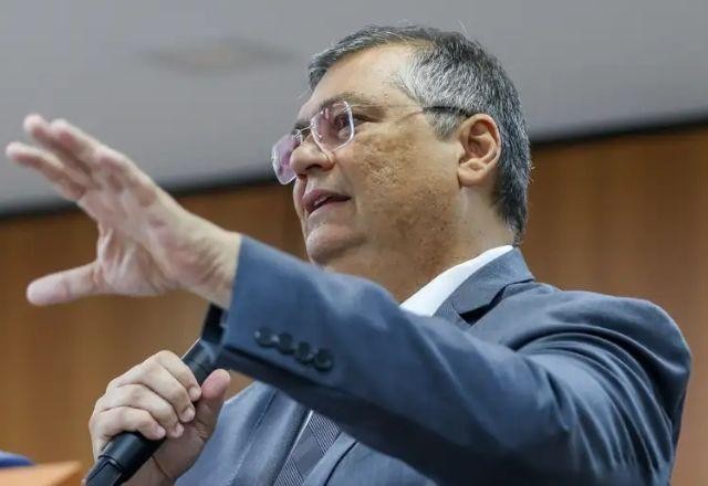 Oposição quer convocar Dino para explicar visita da "Dama do Tráfico" no governo