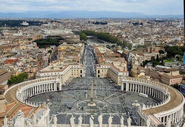 Imagem da noticia Em resposta a bispo do Brasil, Vaticano diz que transgêneros podem ser batizados