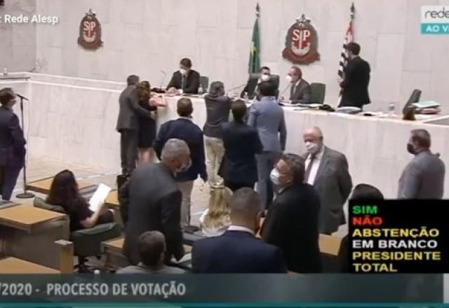 Imagem da noticia Partido avalia punir deputado acusado de assédio na Alesp