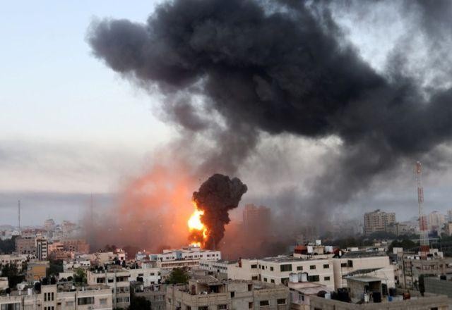 Imagem da noticia SBT News na TV: Ataques entre Hamas e Israel deixa 1,1 mil mortos