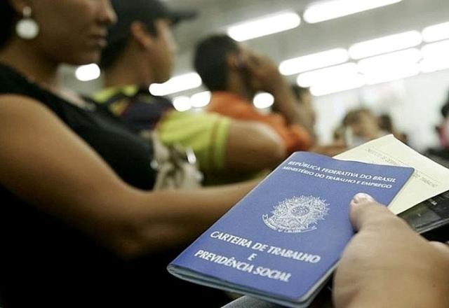 Imagem da noticia IBGE: 72% das mães solo pretas ou pardas são pobres e 22% estão na extrema pobreza
