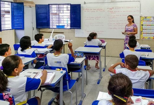 Imagem da noticia SP: currículo escolar de 2024 terá mais tempo dedicado a matemática e português
