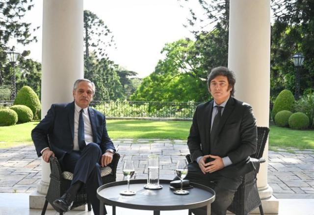 Imagem da noticia Milei e Fernández se encontram para dar início à transição de governo na Argentina