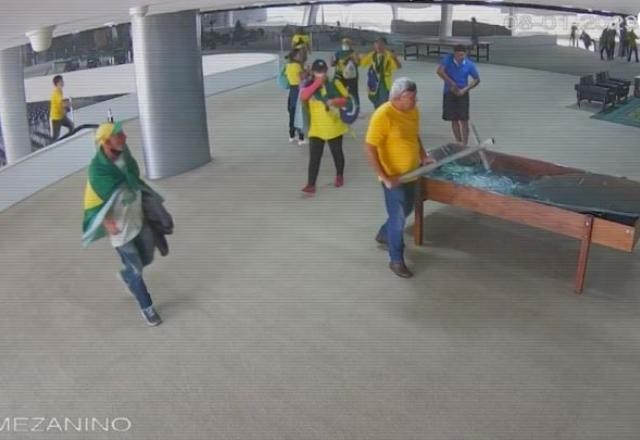 Imagem da noticia Poder Expresso: câmeras de segurança flagraram atos golpistas