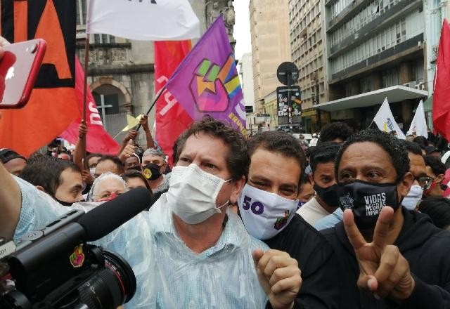 Imagem da noticia Boulos critica Covas e Doria por causa do risco de uma segunda onda do novo coronavírus